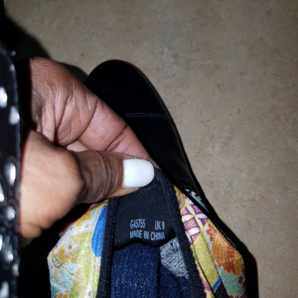 Shoes - Picture 5 of 5